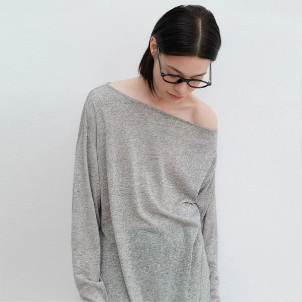 AN OVER FIT ONE SHOULDER TEE (T-7174)
