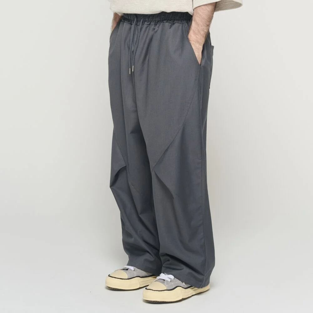 CURVED WIDE BANDING SLACKS (CHARCOAL)