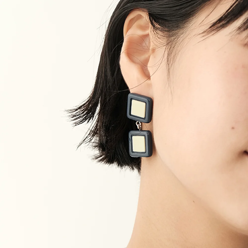 Console square earrings, SUIT