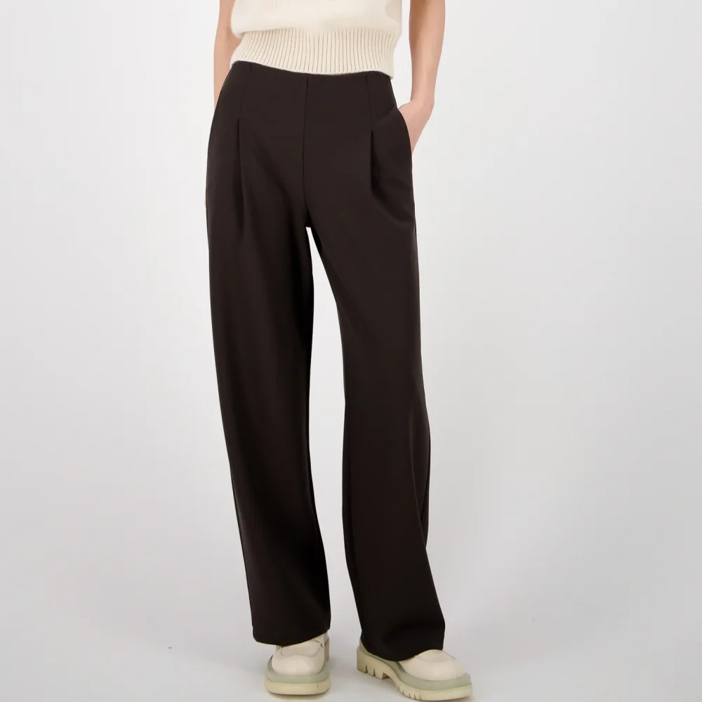 Relax-slacks _Brown