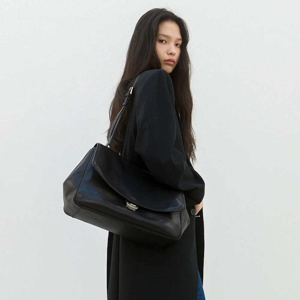 BLEP SHOULDER BAG (SOFT BLACK)