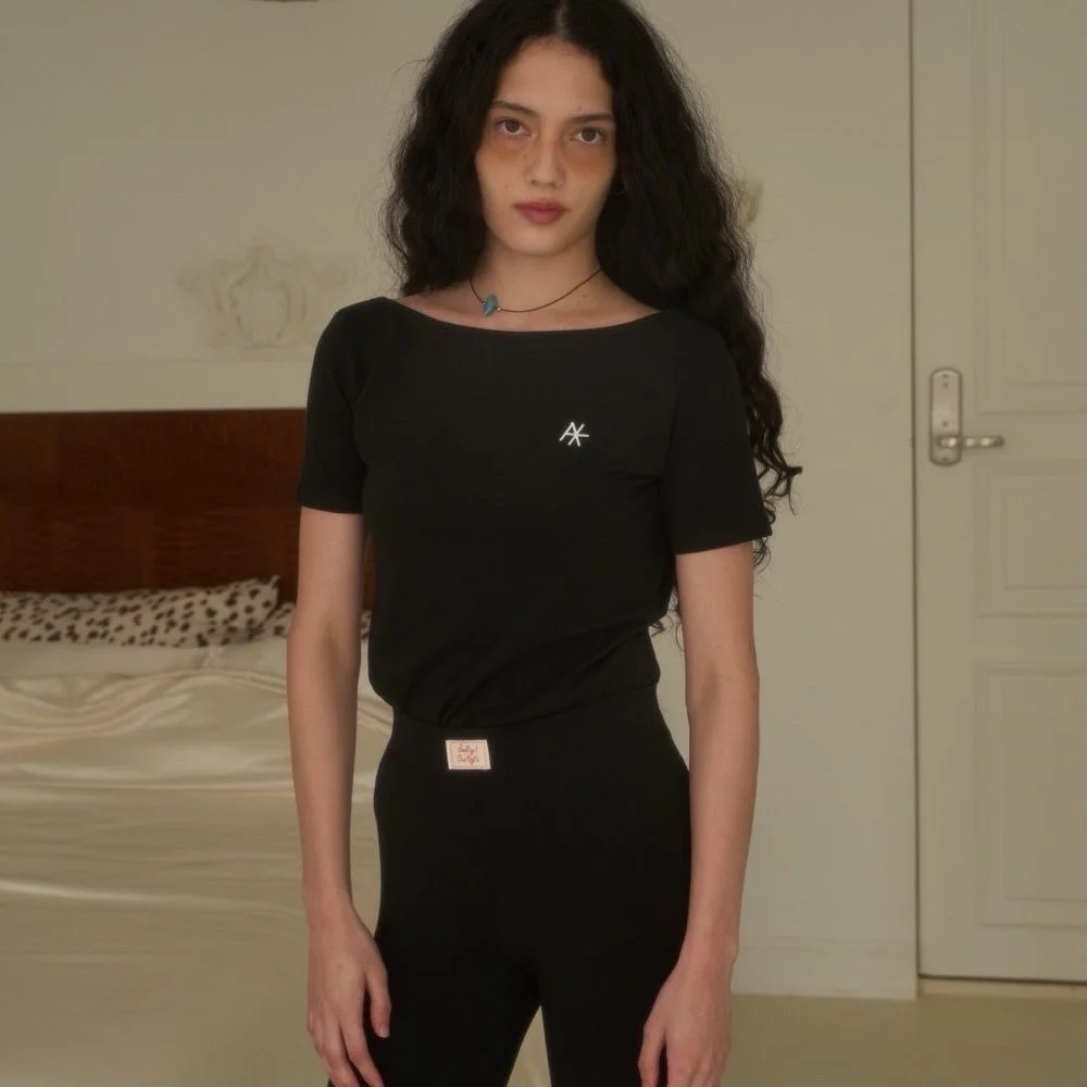 Evermore Backless T-shirt / Black