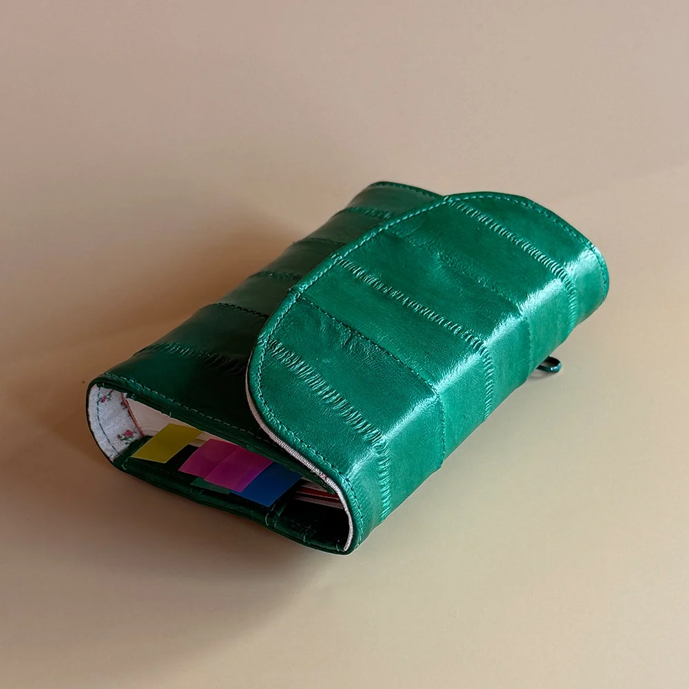 Hand log wallet (green)