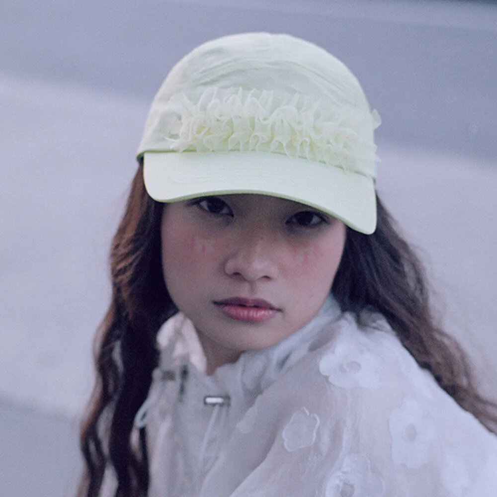 RUFFLE CAP IN LIME
