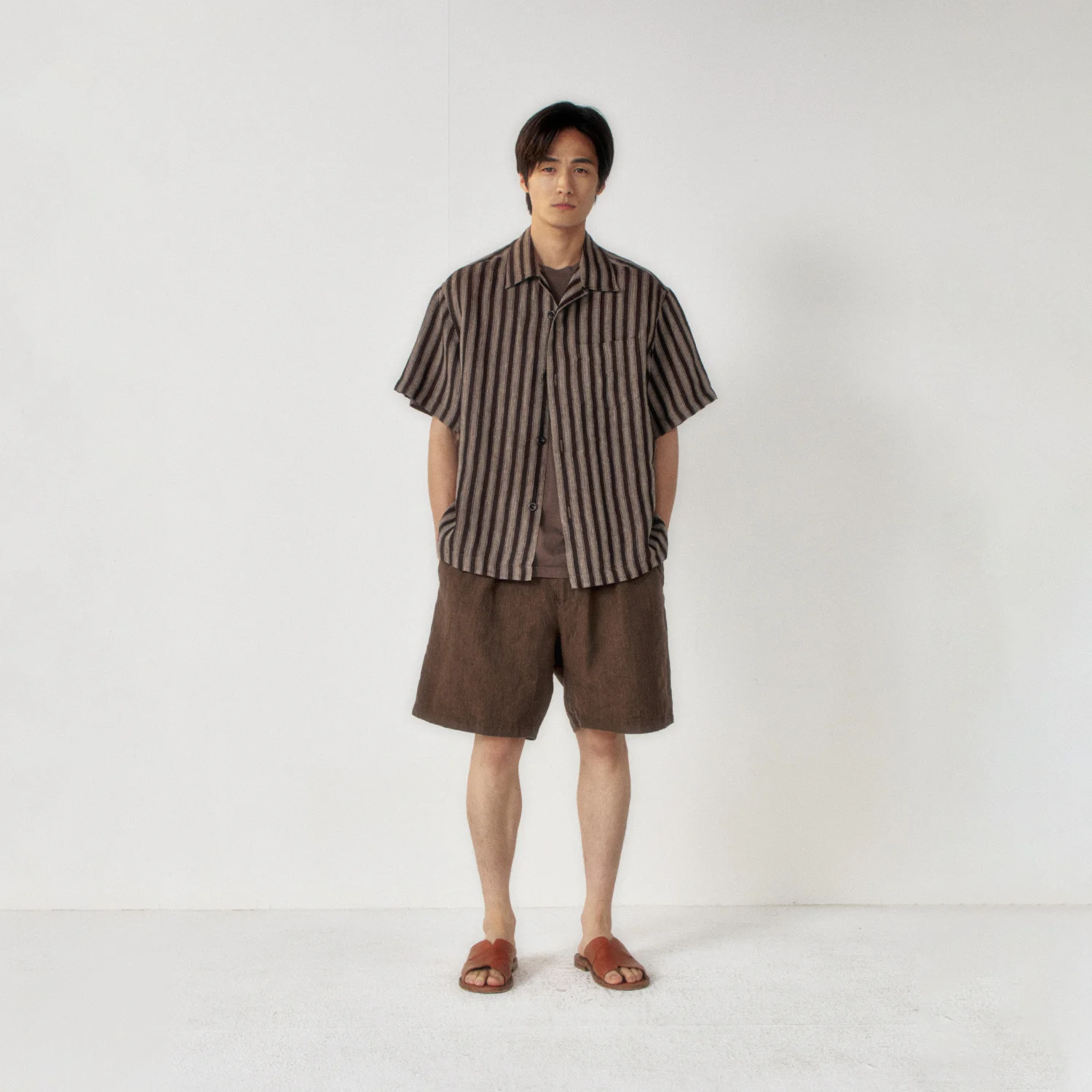 Washed Linen Two Tuck Shorts_Wood