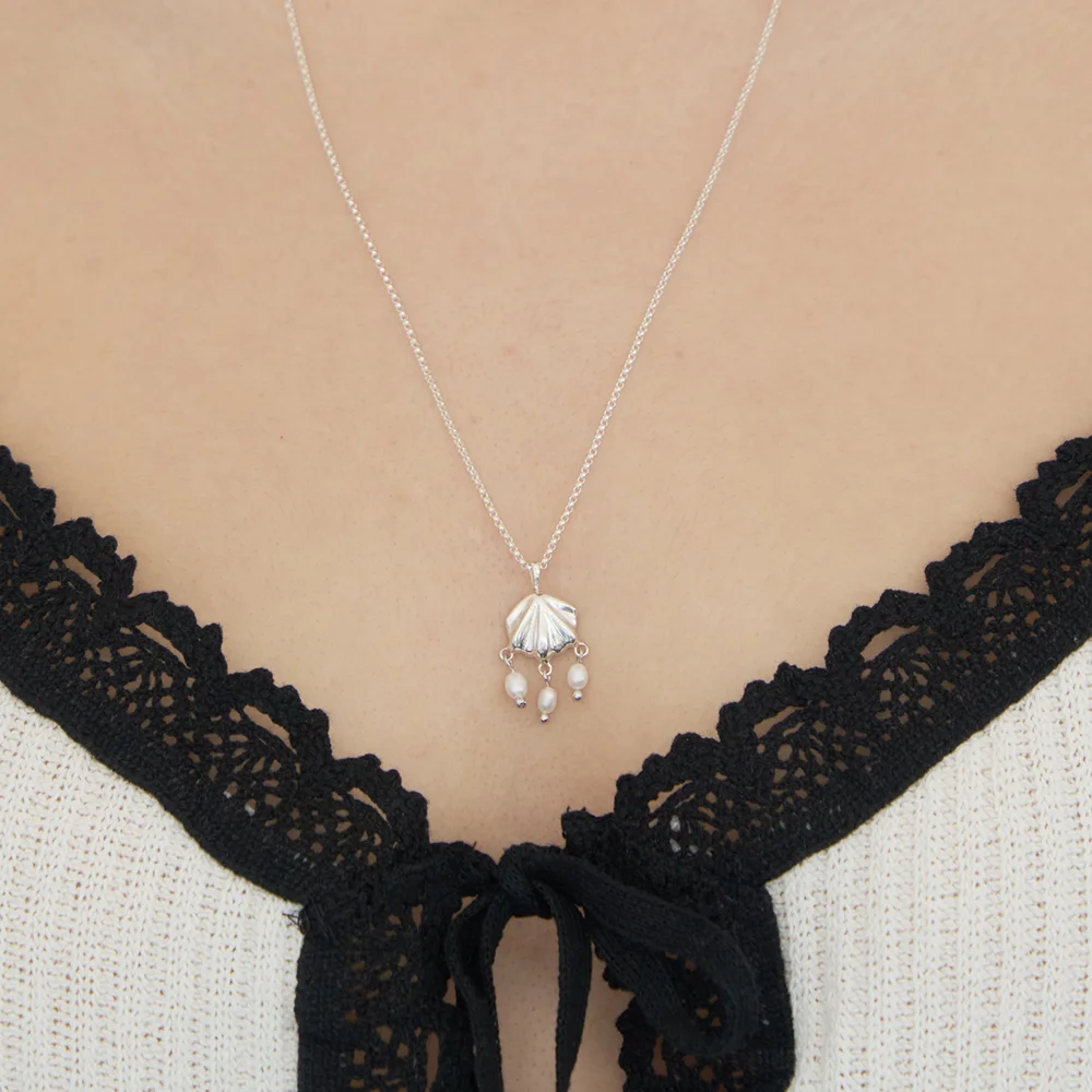 Concha Pearl Drop Necklace