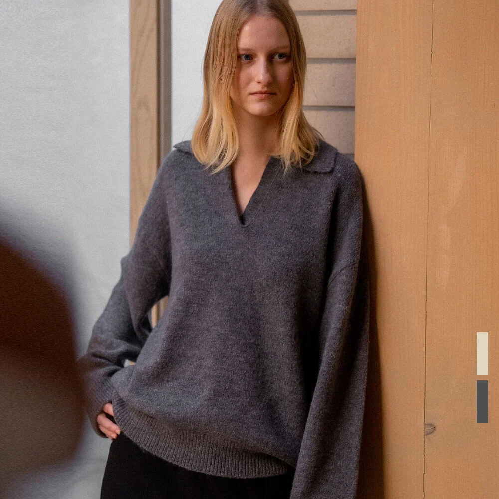 Alpaca blend loose V-neck knit _