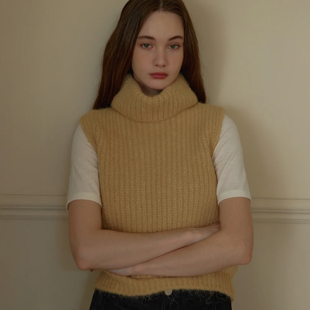 Hairy Turtleneck Vest_Beige