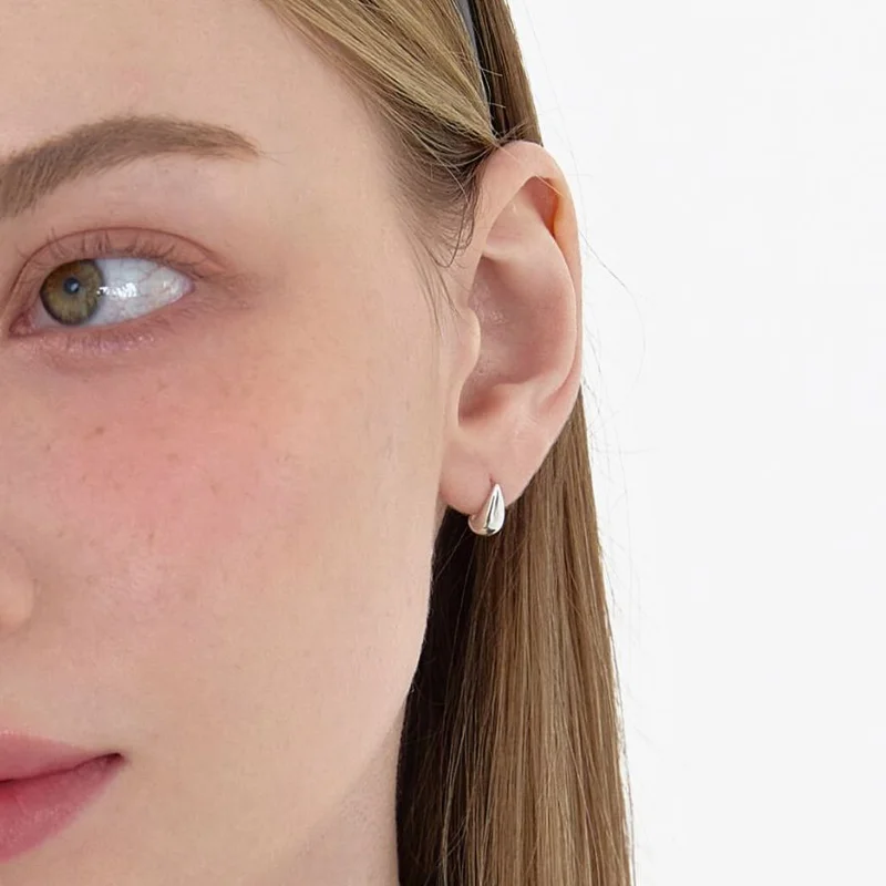 Water stud earrings