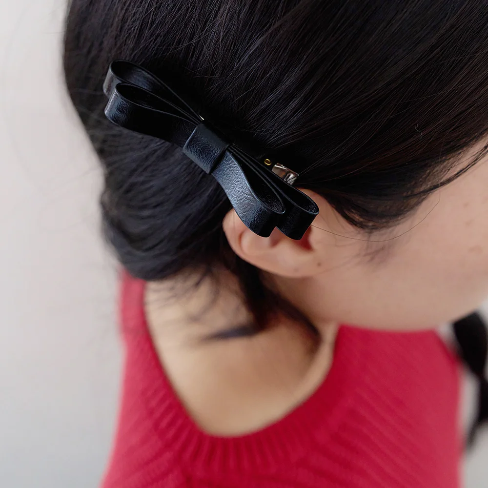glossy leather hair pin - black