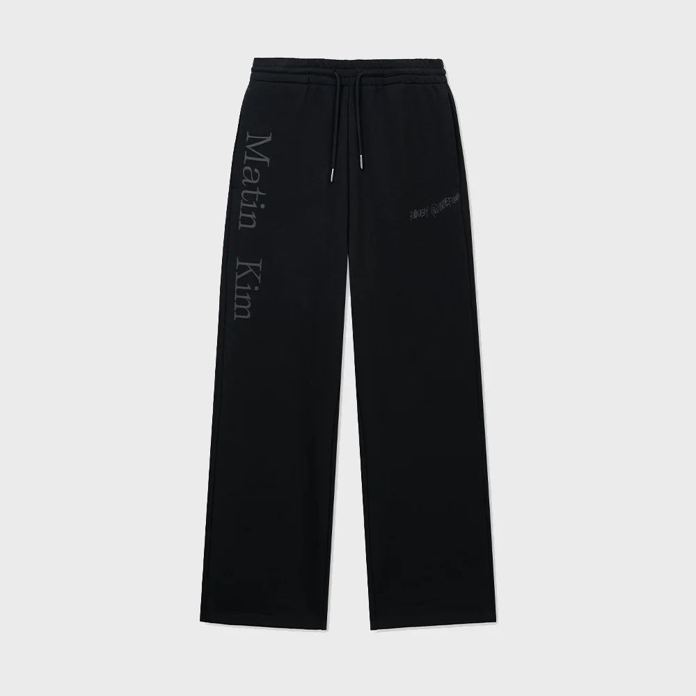 ESSENTIAL LOGO SWEATPANTS IN BLACK