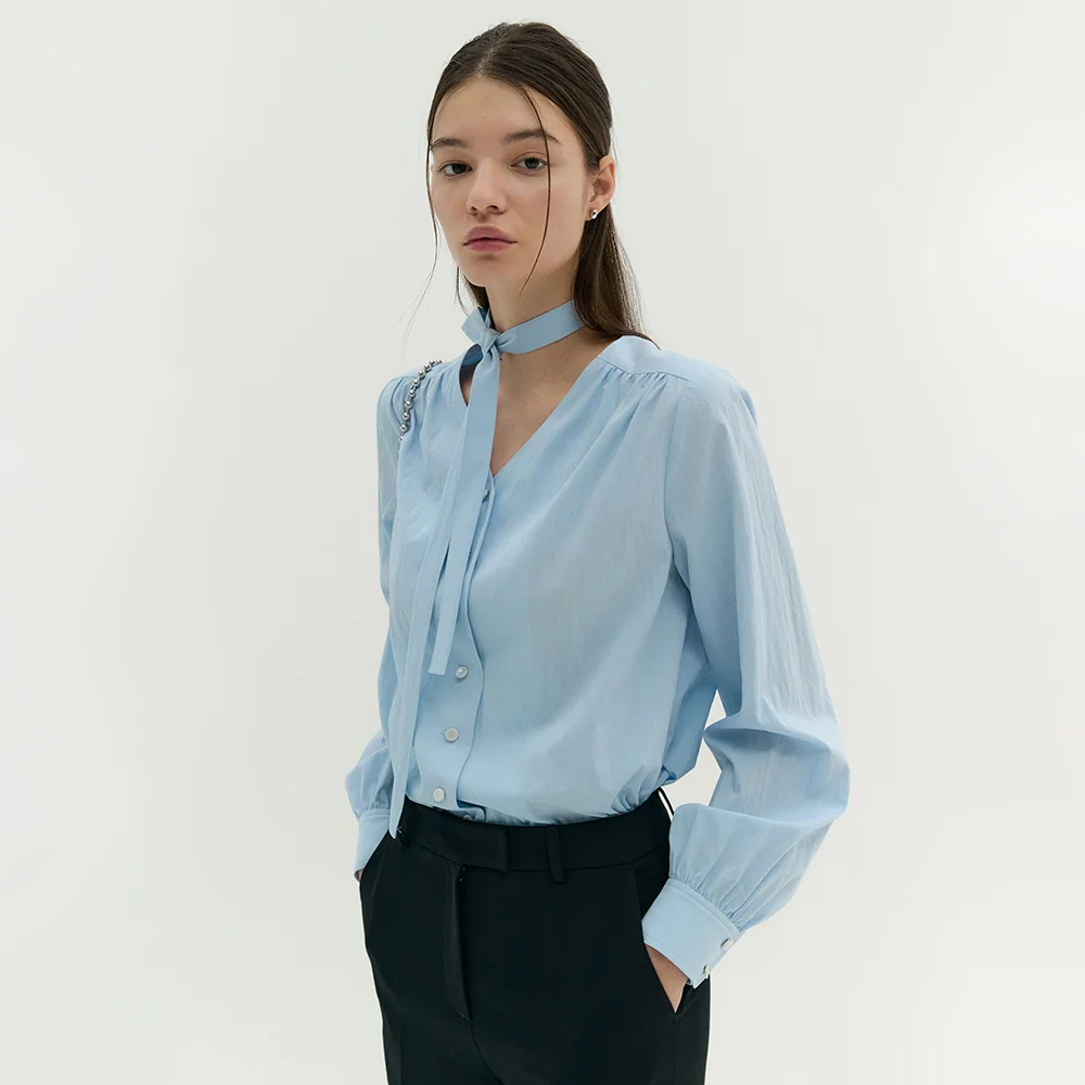V-NECK TIE SHIRRING BLOUSE (pale blue)