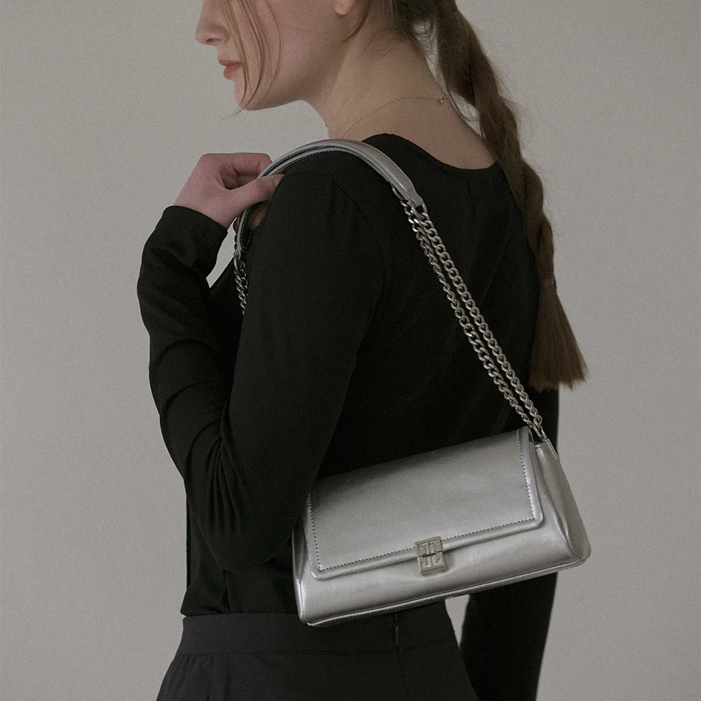 CLASSIC LOGO MINI CHAIN BAG