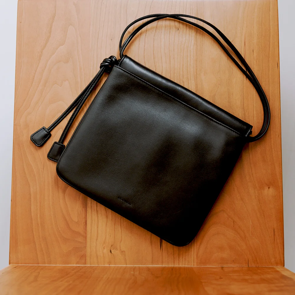 Libro Belt Bag in Black