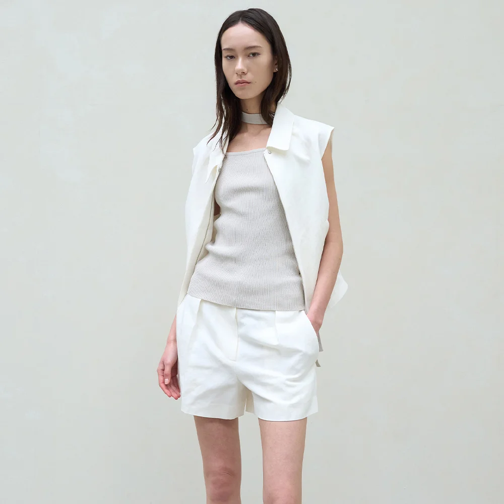 VATE SLEEVELESS ZIP UP