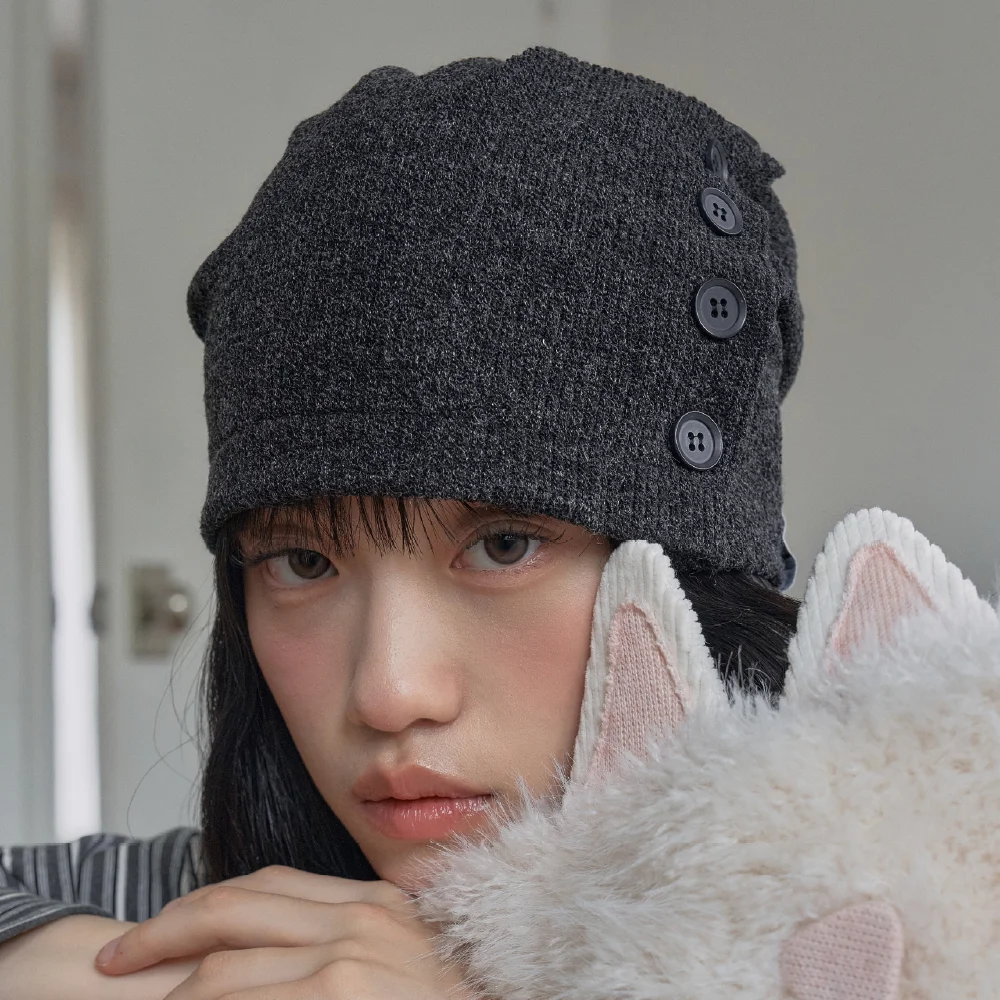 BUTTON DRAW BEANIE IN BLACK