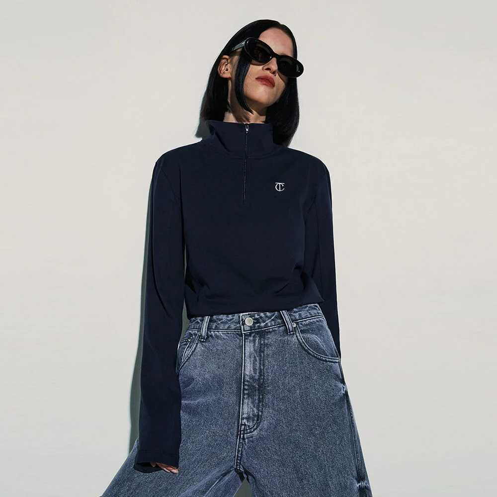 SYMBOL HALF NECK ZIP UP TEE