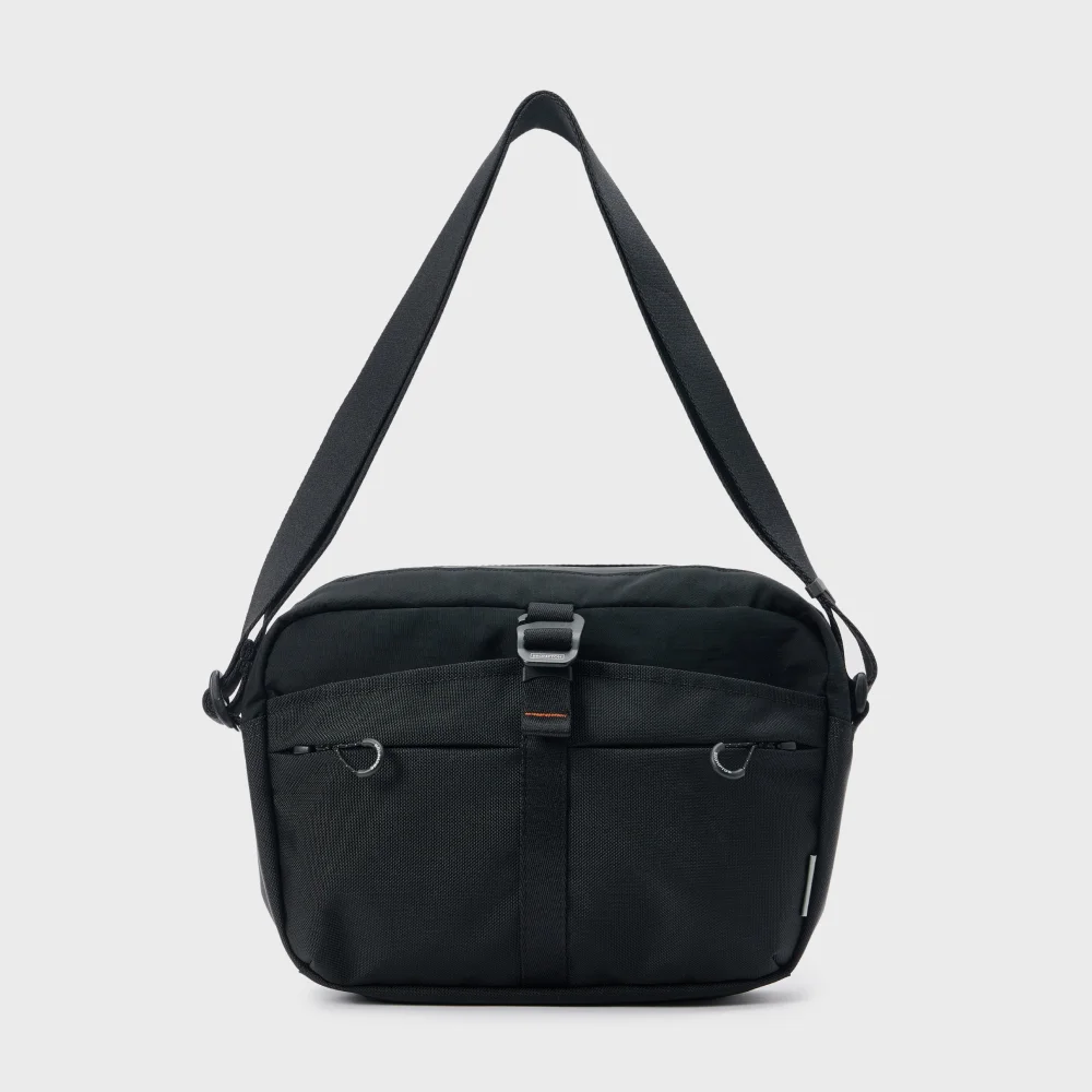 6-SHAPED RING DETAIL CROSS BAG - BLACK (P255ACR110)
