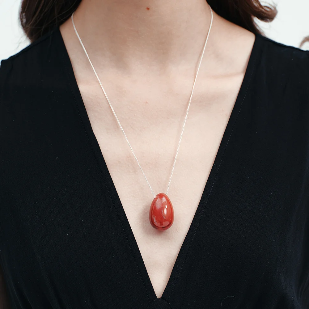 Rouge drop necklace