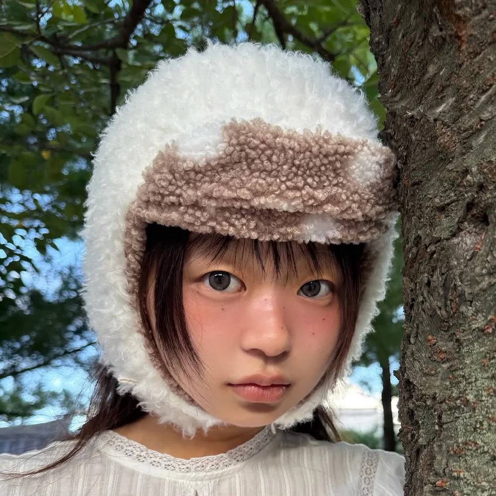 WOOLY EARFLAP HAT IN DOT CREAM