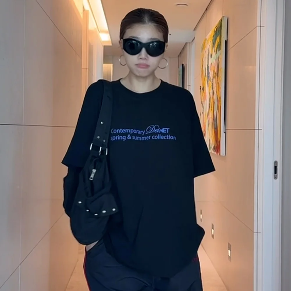CONTEMPORARY T-SHIRT IN BLACK