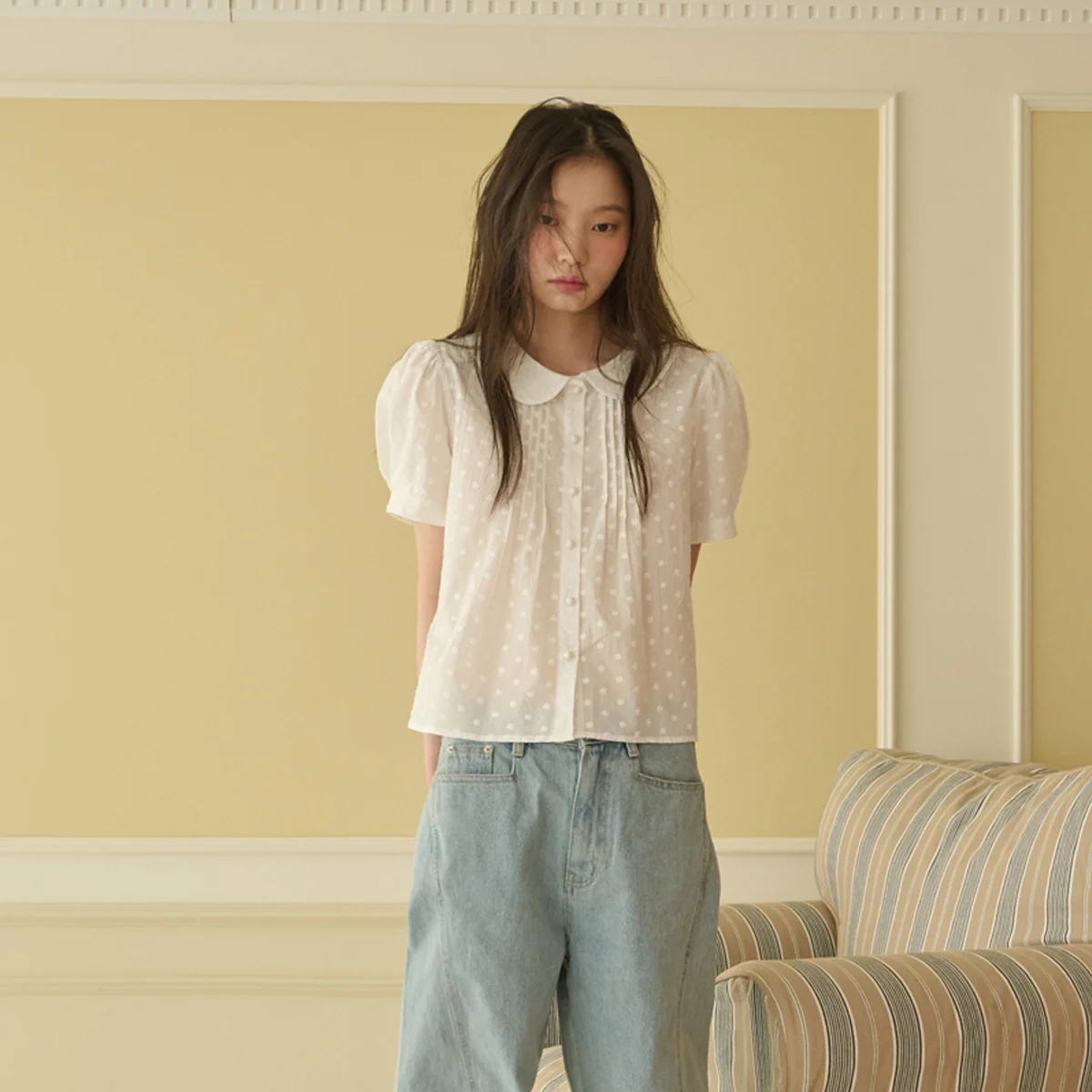 Flower embroidery round collar puff blouse_White