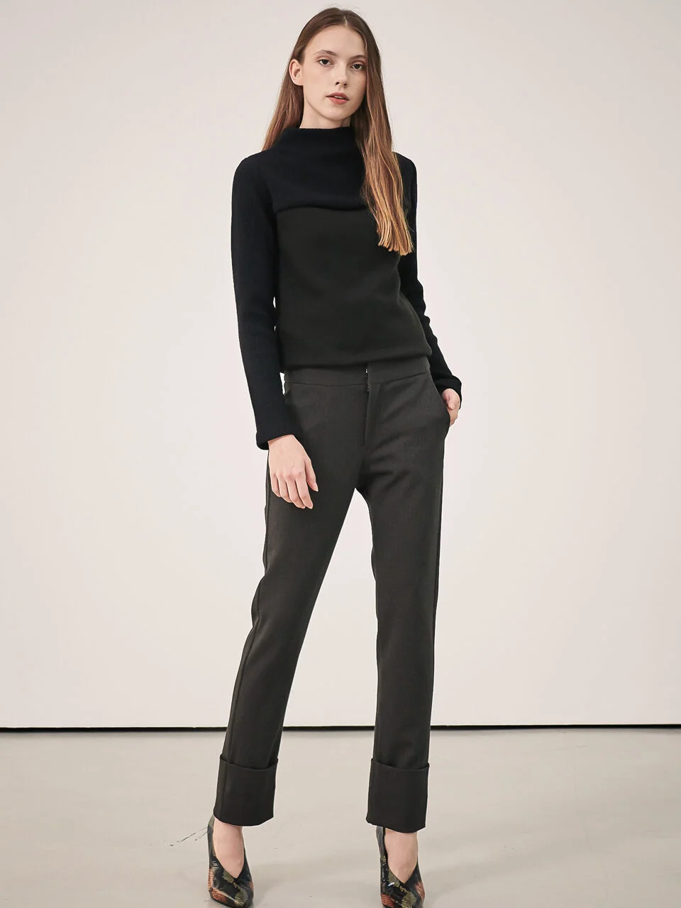 Gaia Soft Fitted Cigarette Pants_Coffee