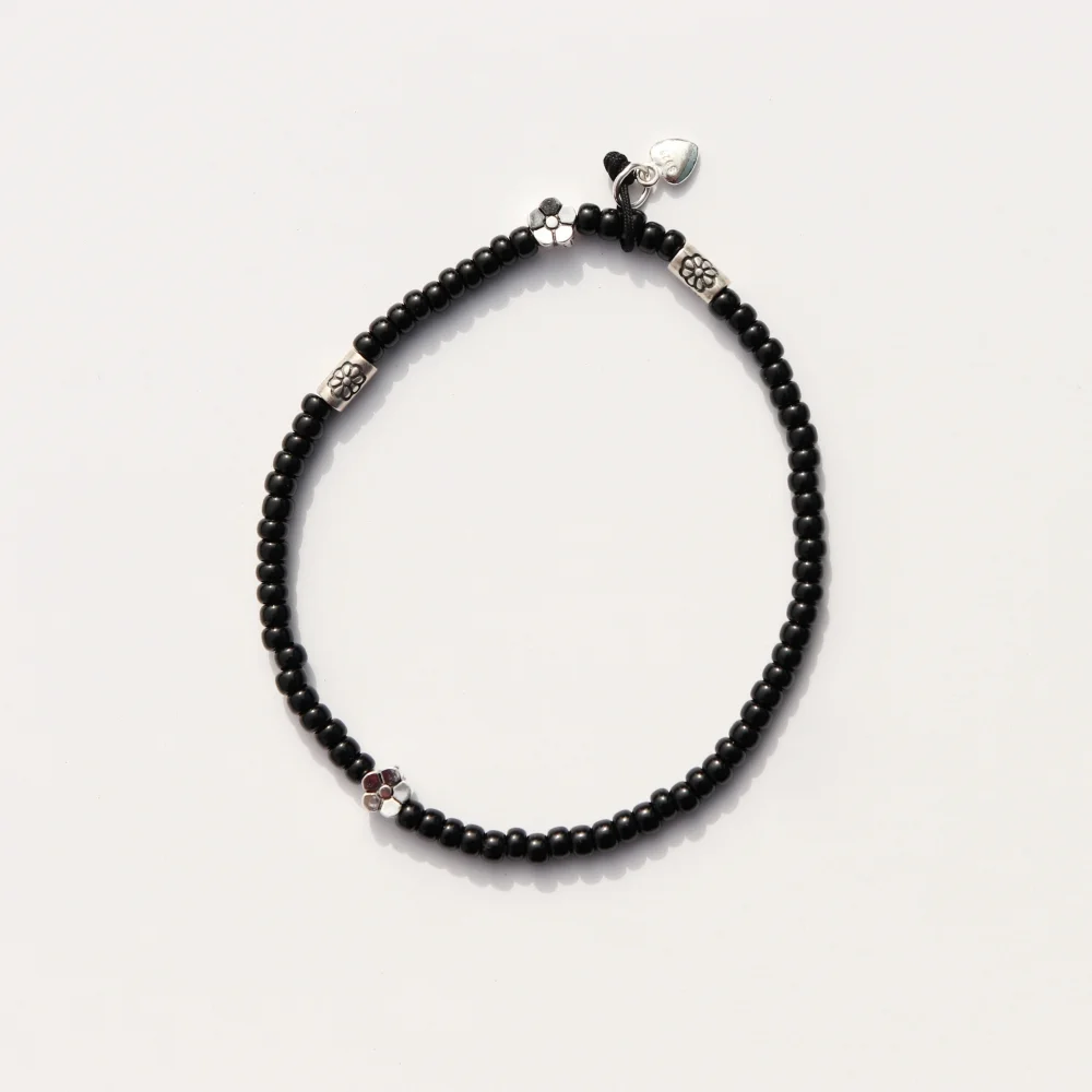 Silver flower charms black beads Bracelet 銀色 花卉 花 吊飾 黑色 串珠 鬆緊帶 手鏈