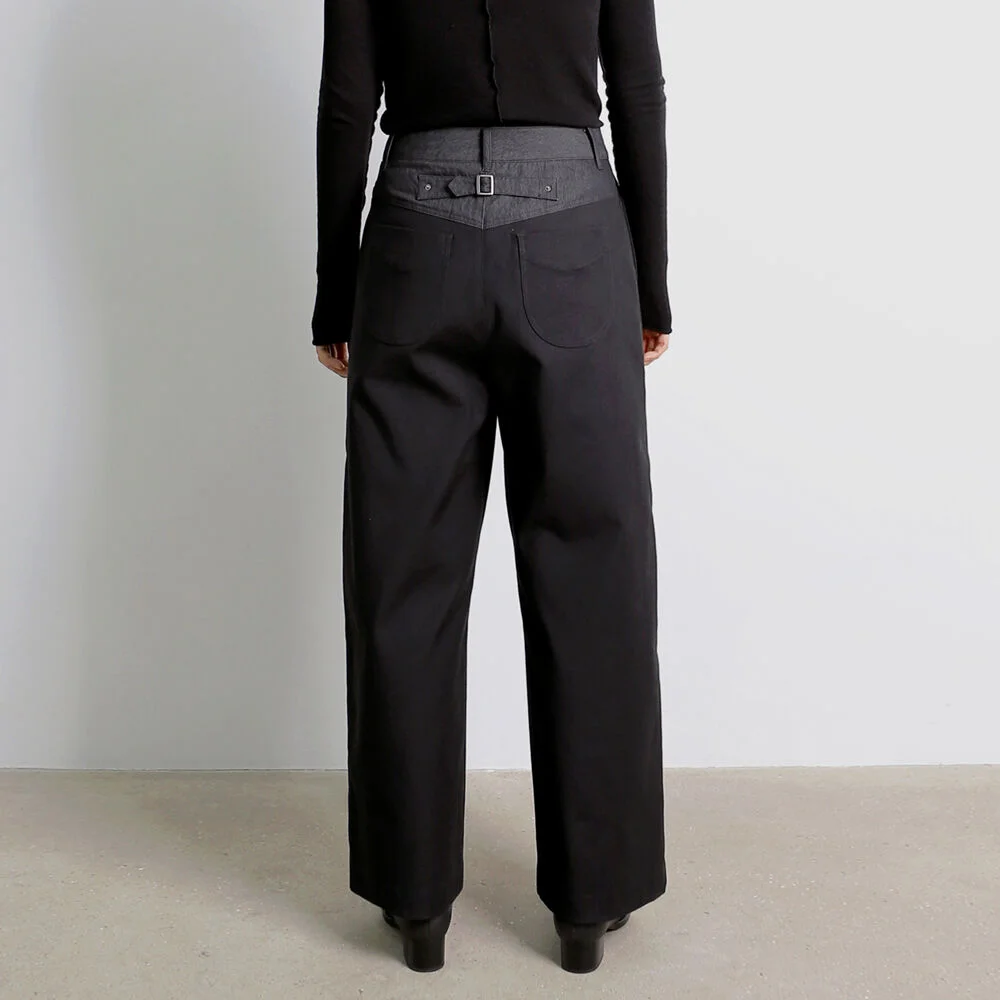 Textured Wide Tuck Pants / Black