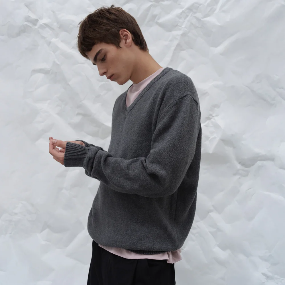 Mono v-neck knit - charcoal (MEN)