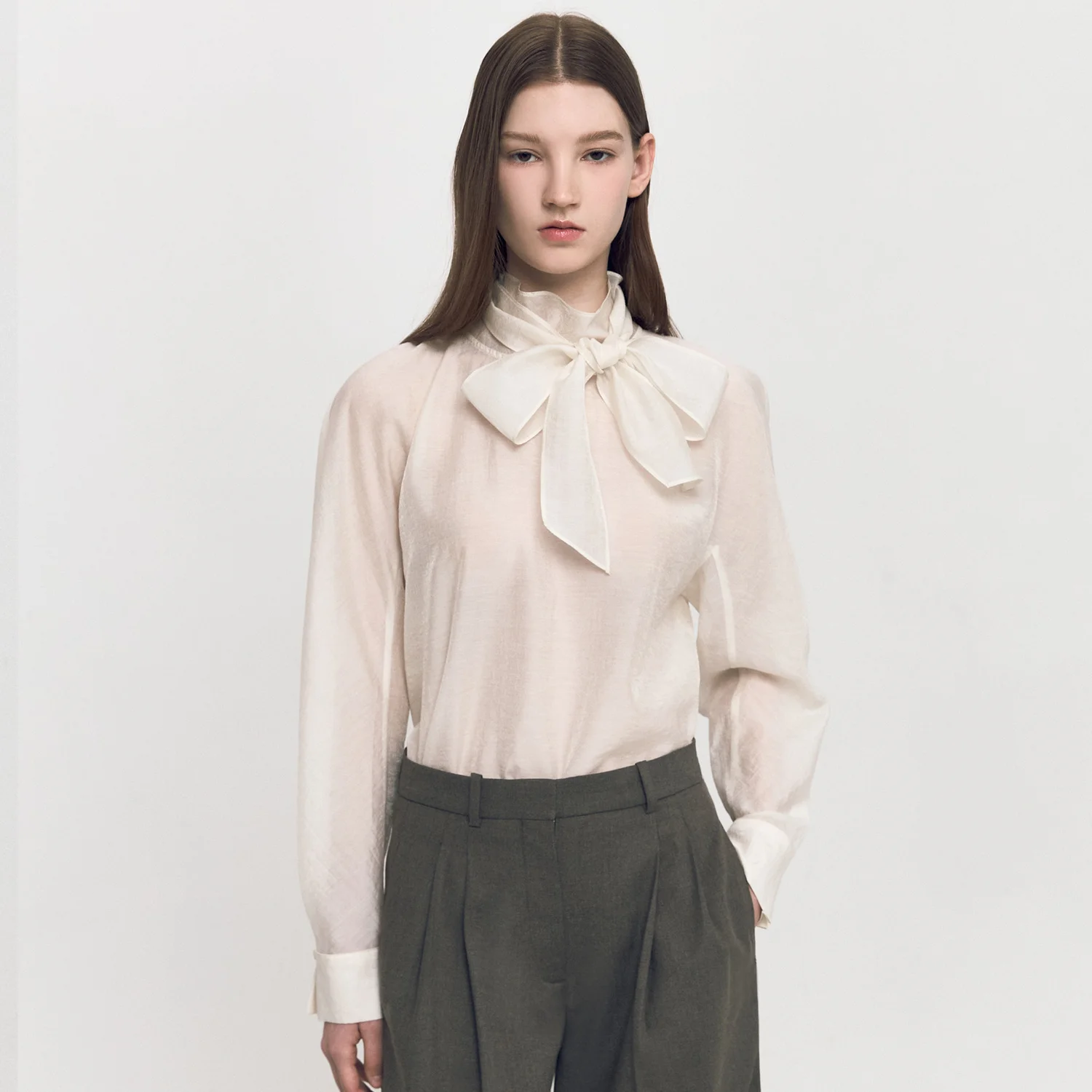 Gusset Sleeve High-neck Tie Blouse IVORY