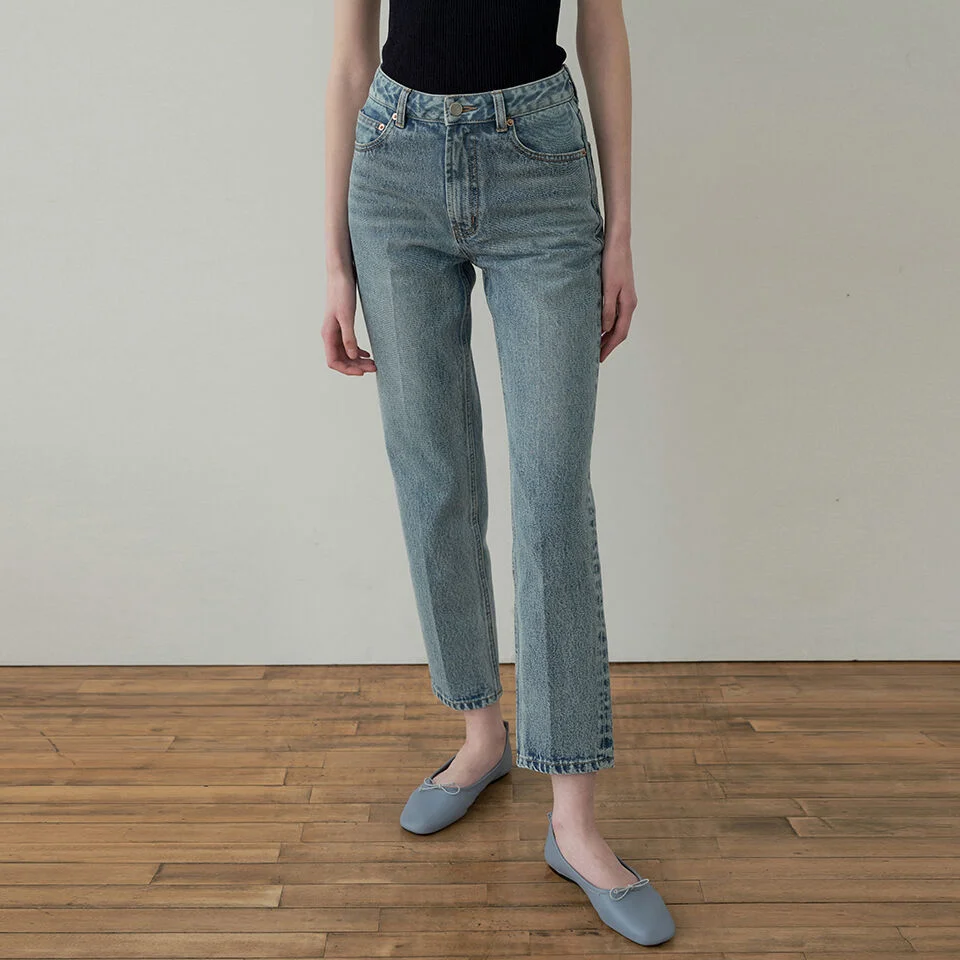 cropped straight jeans (light blue)