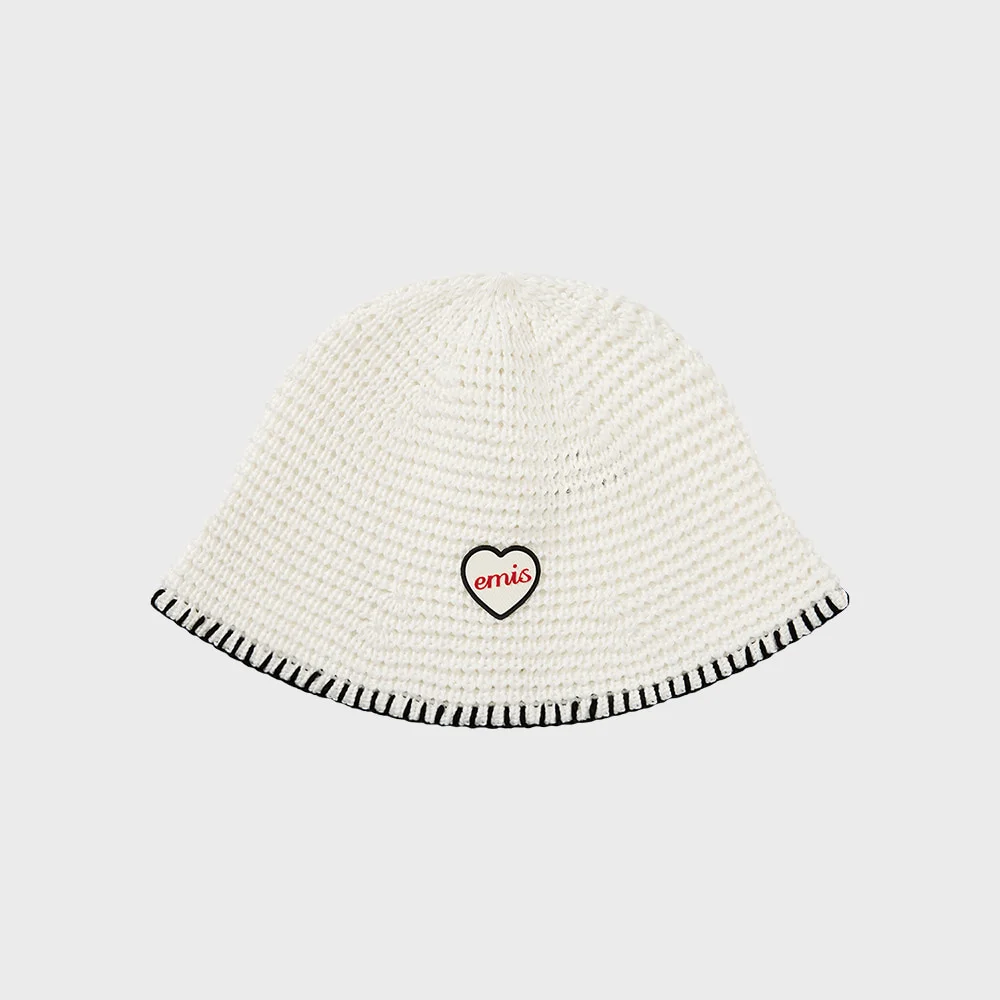 HEART RUBBER PATCH KNIT BUCKET HAT-WHITE