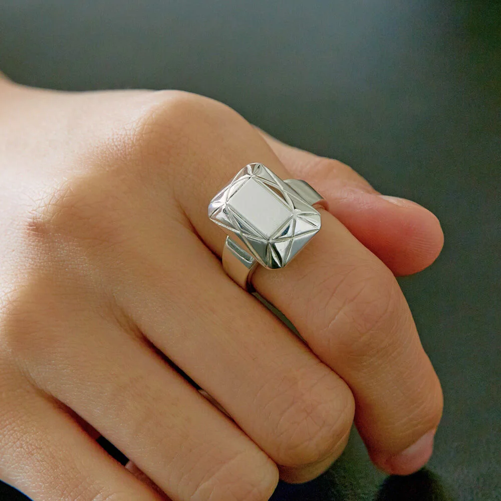 Emerald cut ring