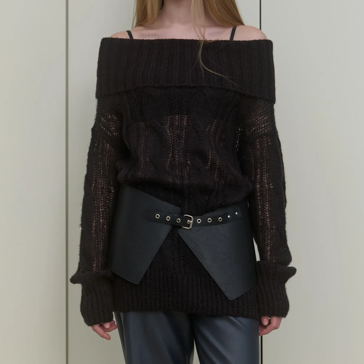 SHEER CABLE OVER KNIT_BLACK