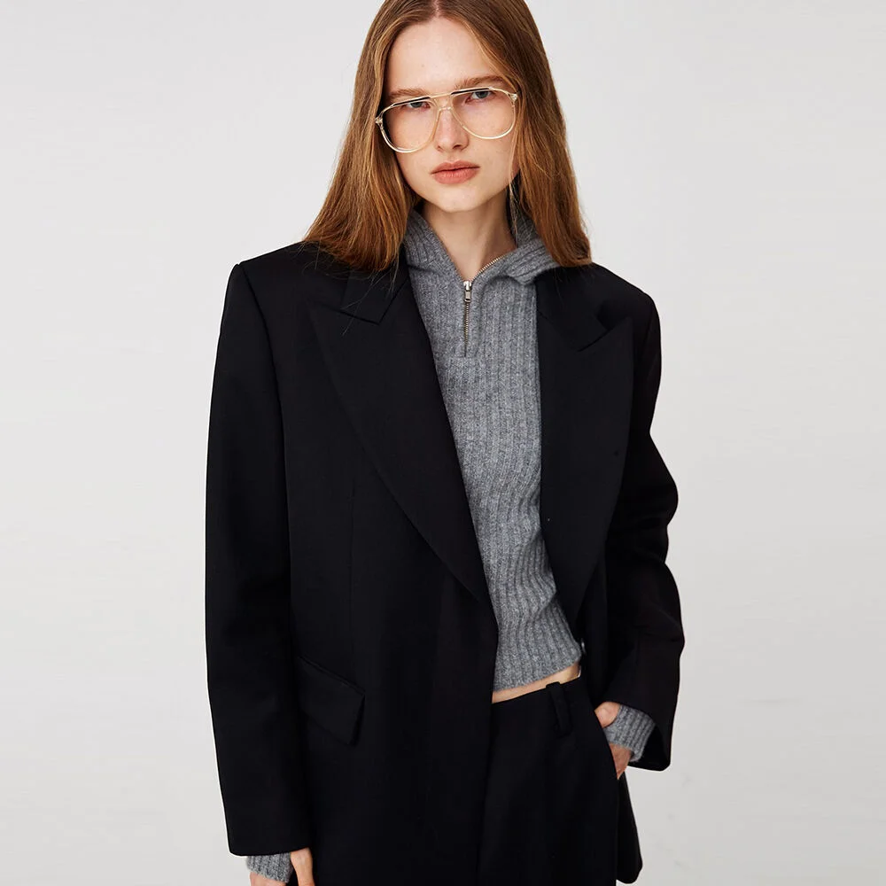 Minimal Peaked Lapel Blazer / Black