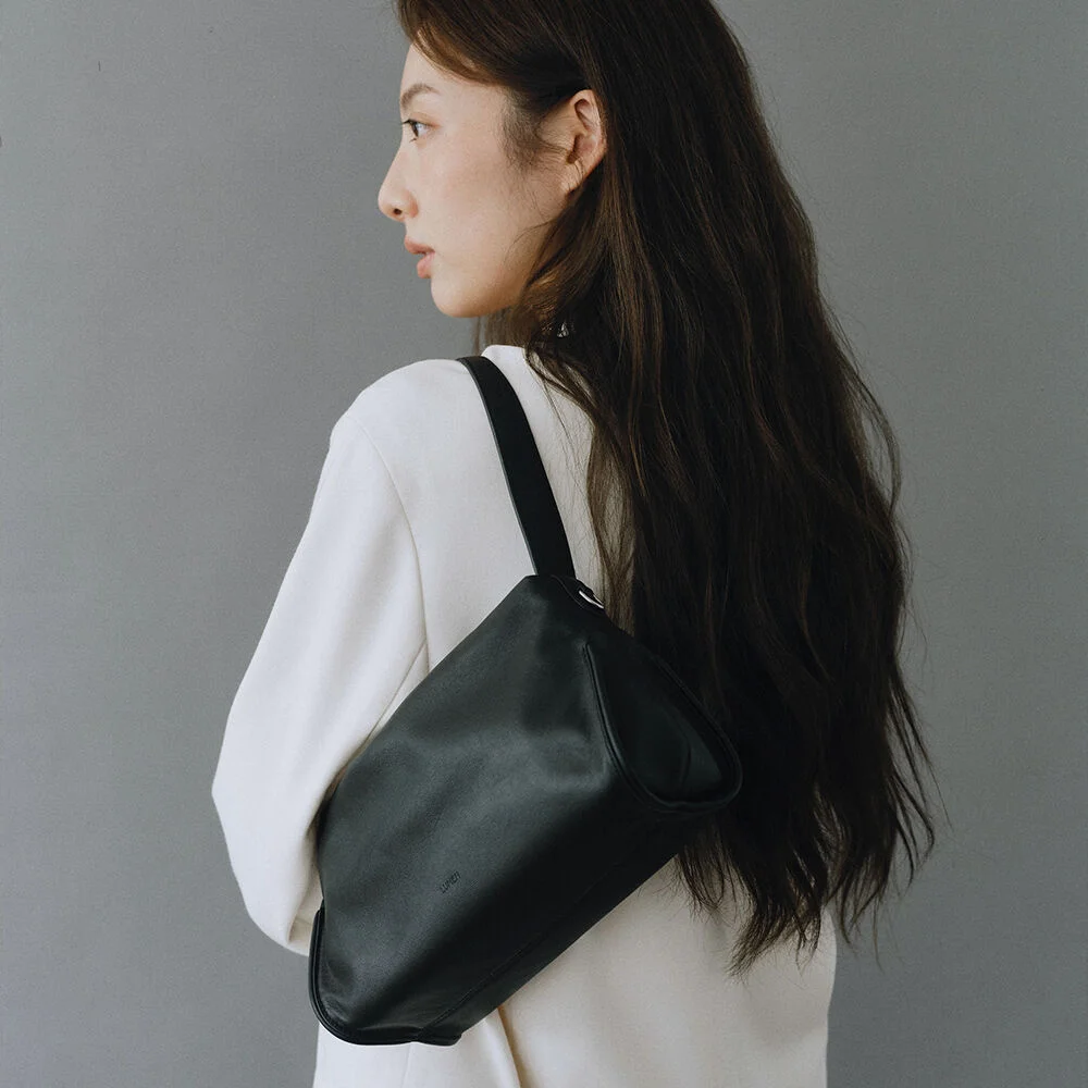 PILLOW TOTE BAG (SOFT BLACK)