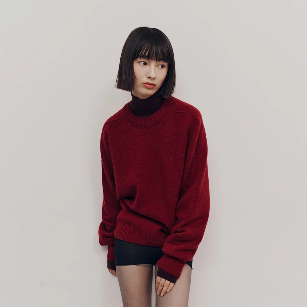 Signature Round Pullover (Wine)