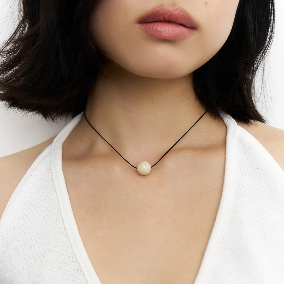 beige ball string necklace