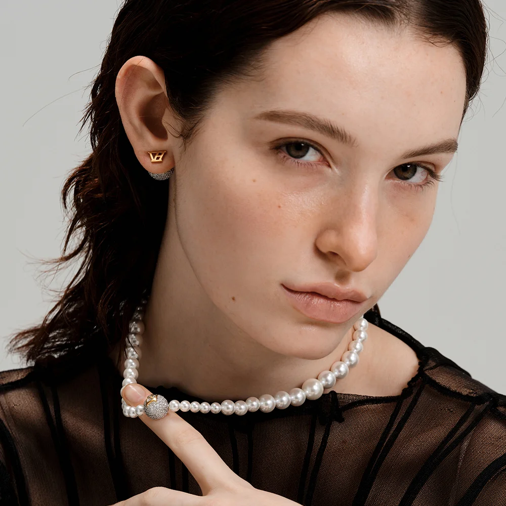 VH Crystal Ball Pearl Necklace_VH2411NE001M