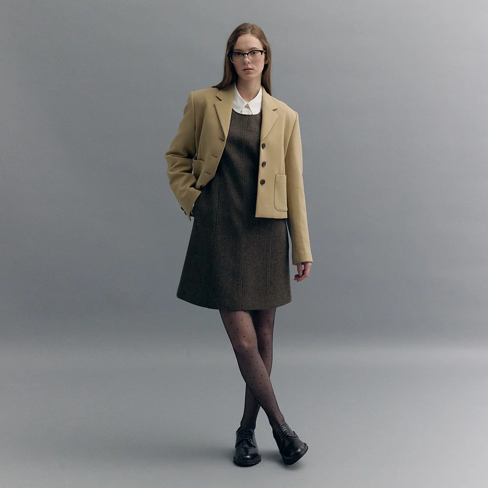 3-BUTTON CROP JACKET (sand beige)