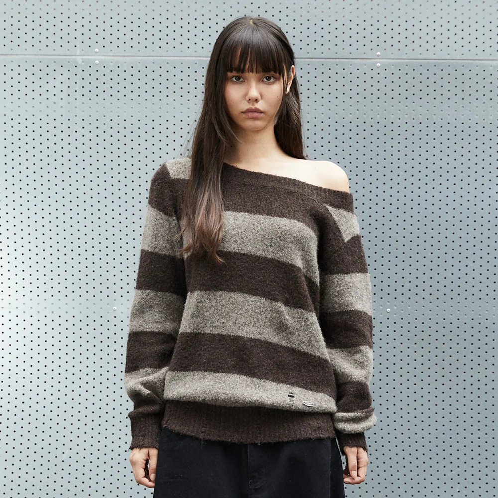 DAMAGED OFF SHOULDER STRIPE KNIT