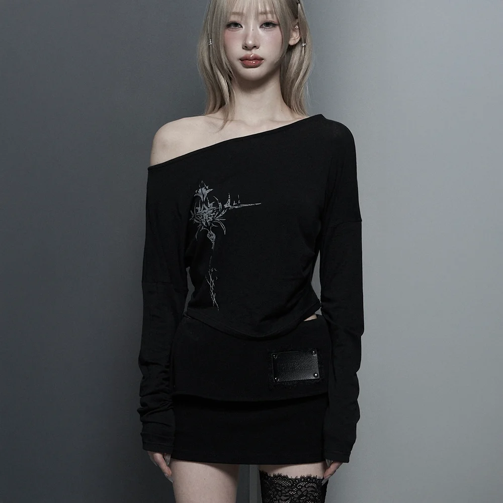 Lettering Hooded Slim-Fit Long Sleeve Top (Black)
