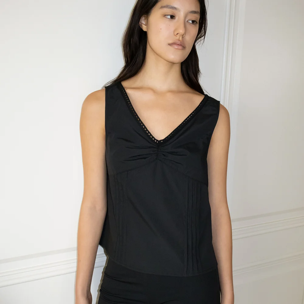 Lace Tuck Sleeveless Top (Black)