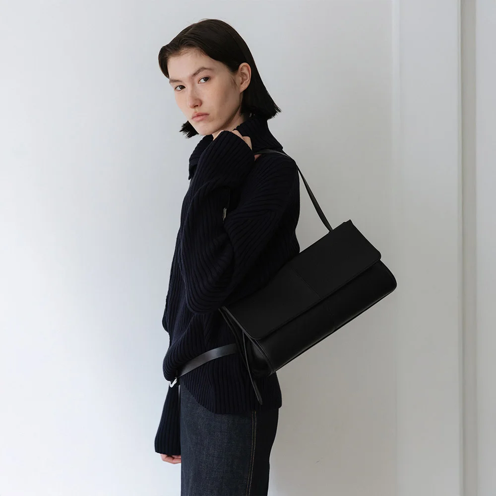 Moitie Large Shoulder Black A004_10