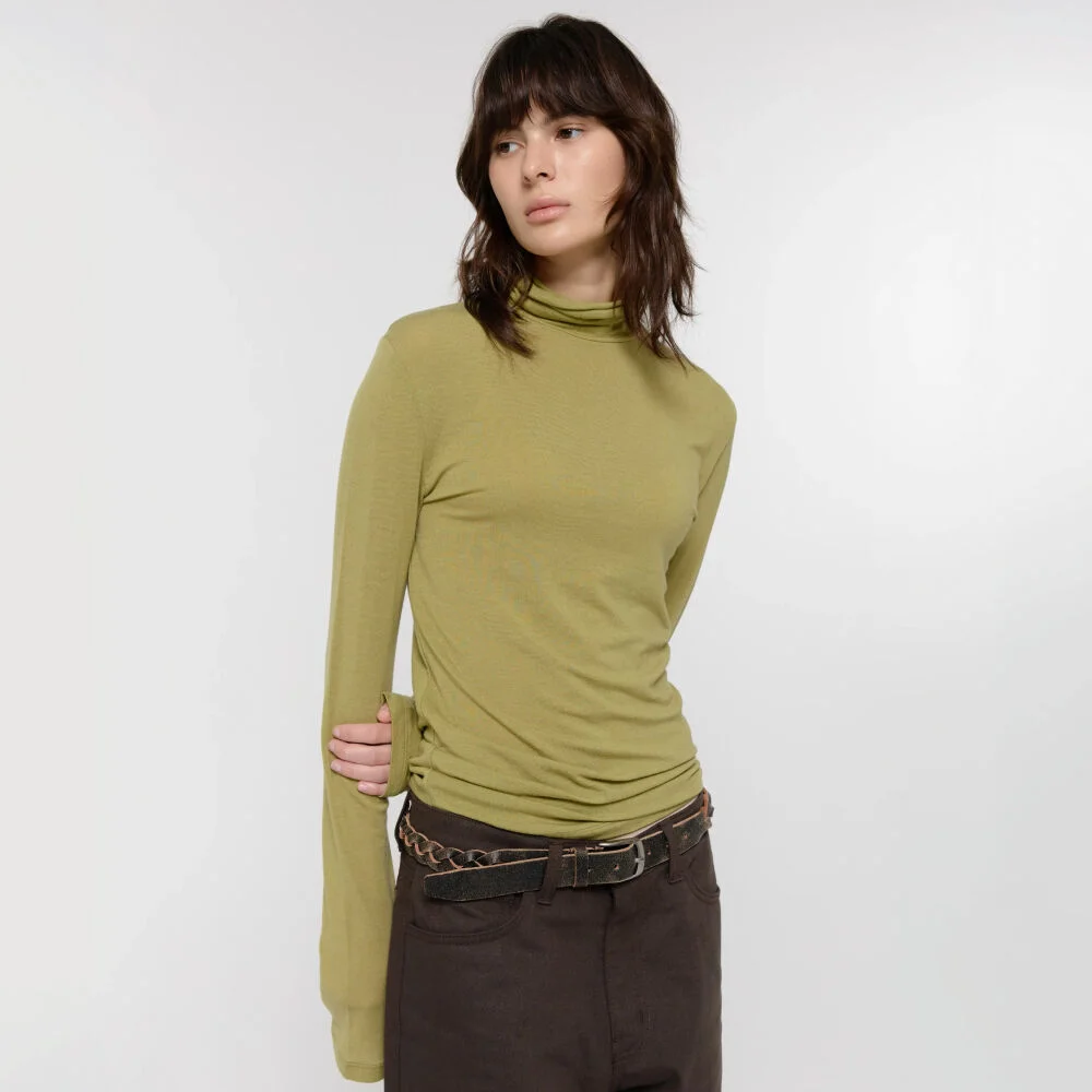 TURTLE NECK SLIM TOP / OLIVE
