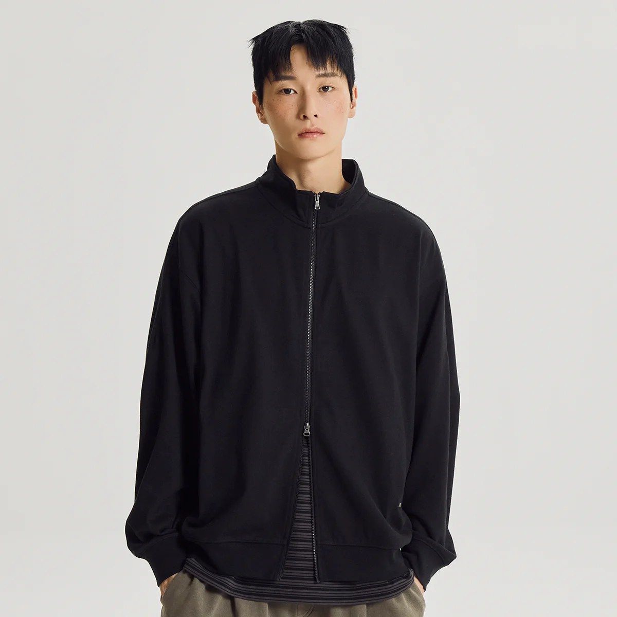 NBMDG31803 / UNI 必備款 經典傳承 輕量 企領 拉鏈 (BLACK)