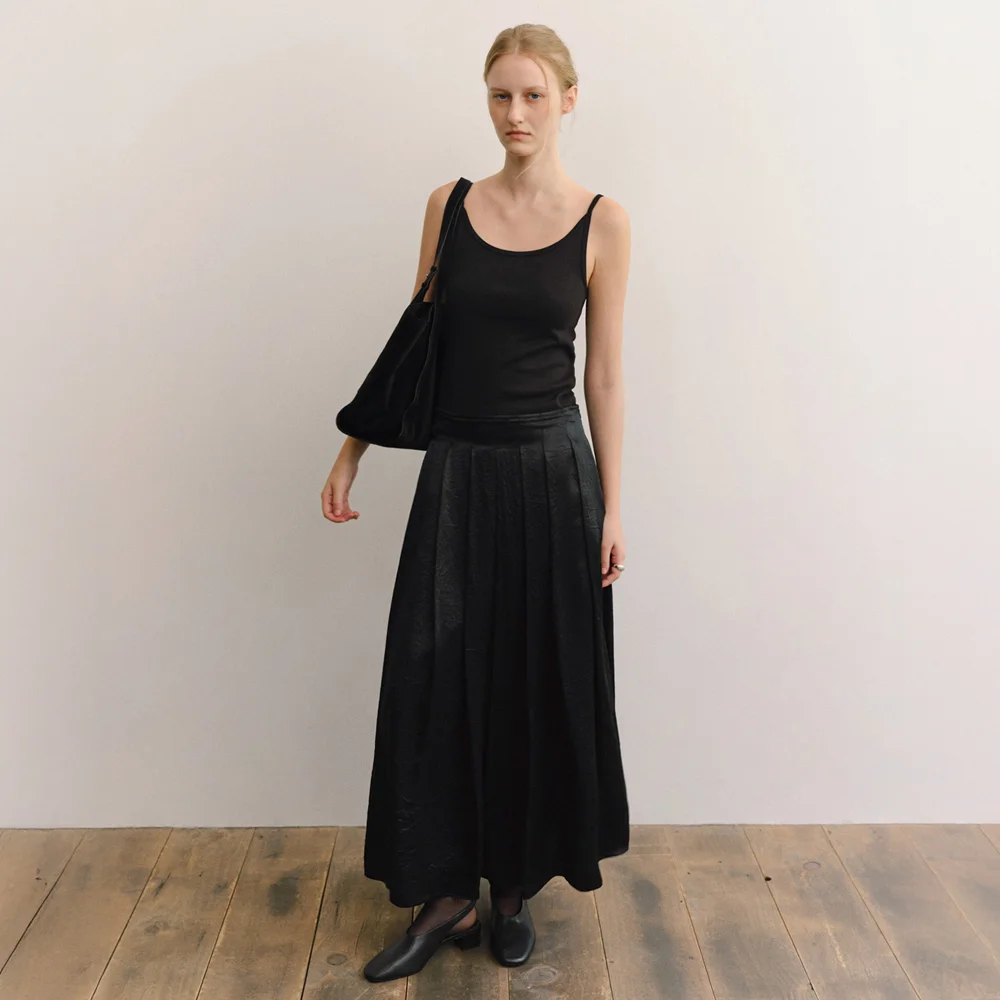 LE SATIN PLEATS SKIRT_BLACK