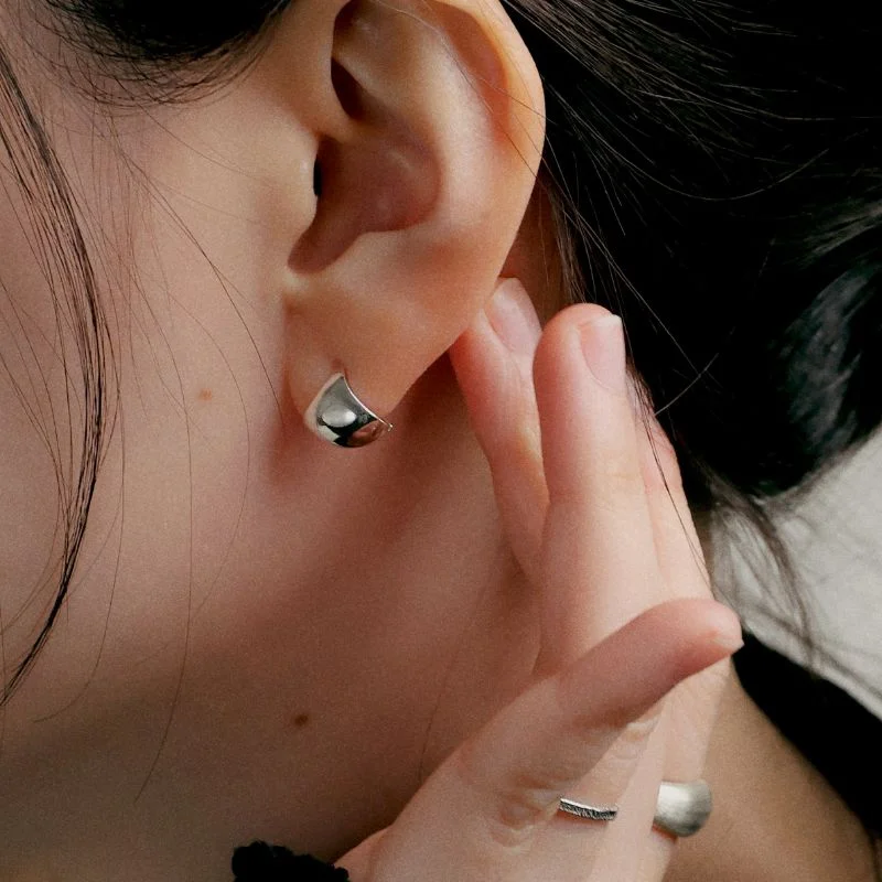 Tear one touch earrings (2 color) / Tier 醒目 一觸即開 耳環