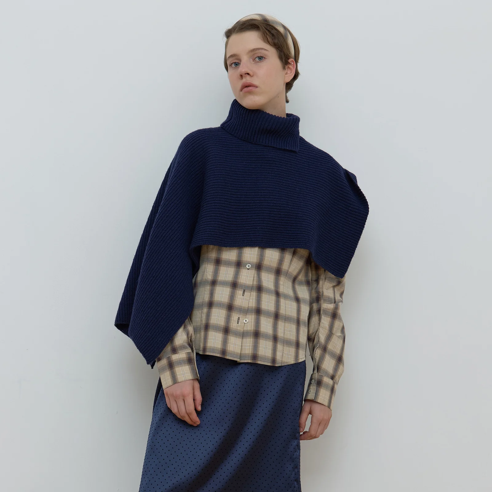 SLIT WOOL KNIT CAPE_NAVY